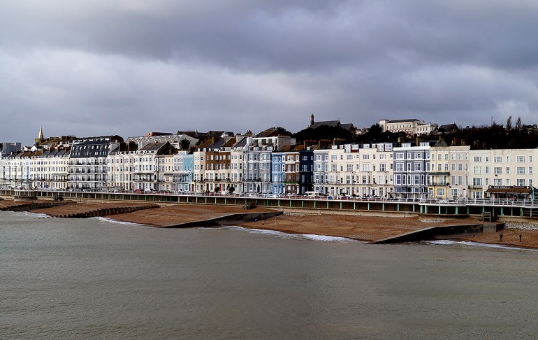 hastings-pier-coast-line-england-1